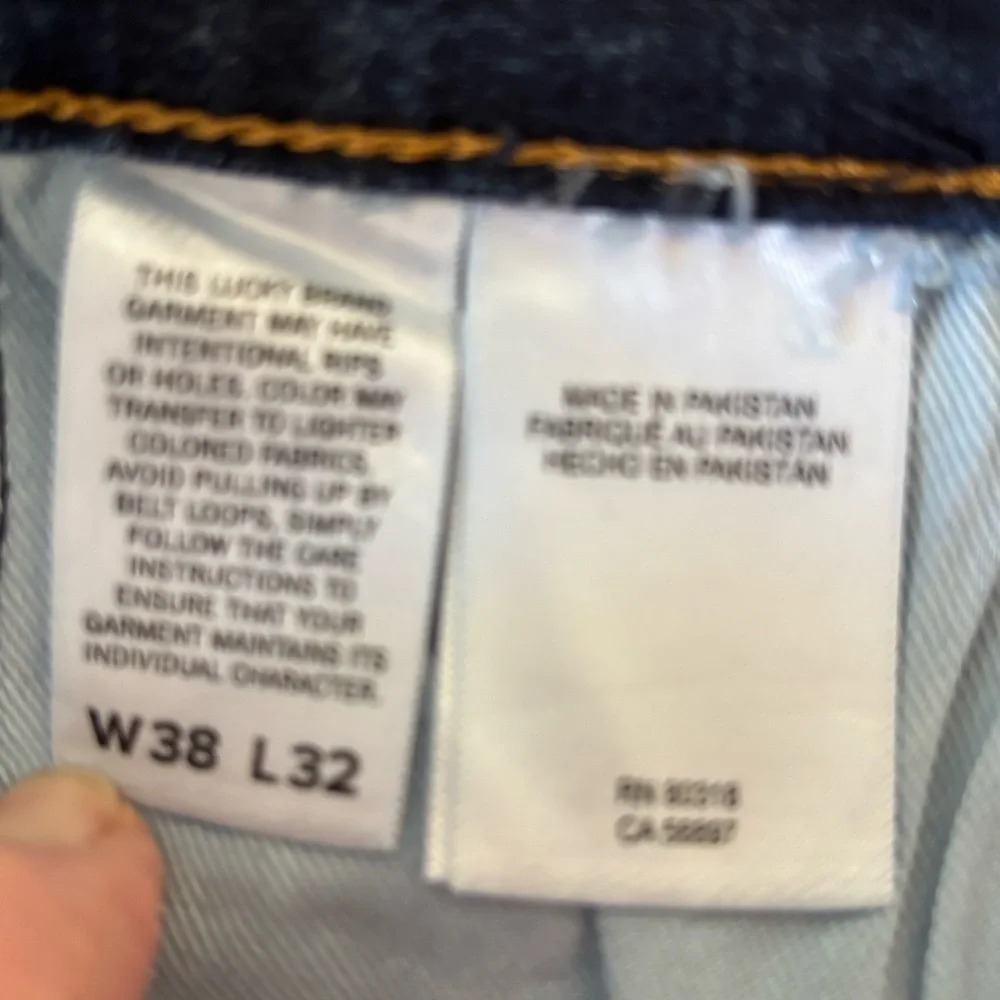 Lucky Brand dk wash straight lg mid rise jeans Mns 38x32